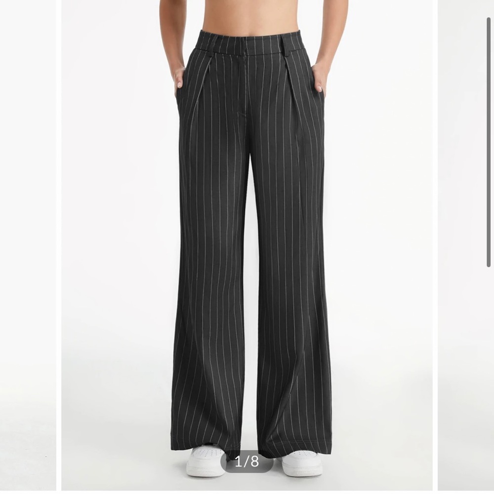 COMMENSE High Waisted 90s Pinstripe Pleat Front Wide Leg Trousers 
Size M